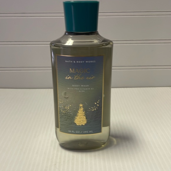 Bath & Body Works Magic in the Air Shower Gel - Picture 3 of 9